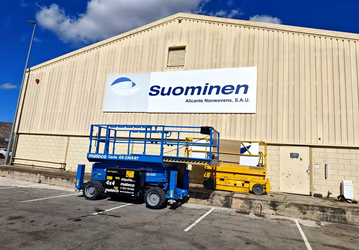 Rótulo de gran formato instalado en la nave de Suominen Nonwovens