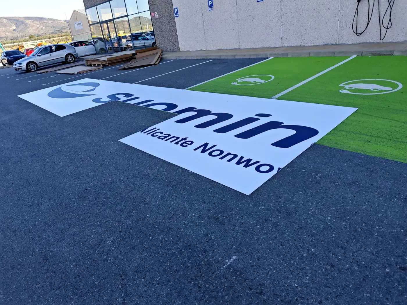 Paneles de gran formato de Suominen preparados para su instalación
